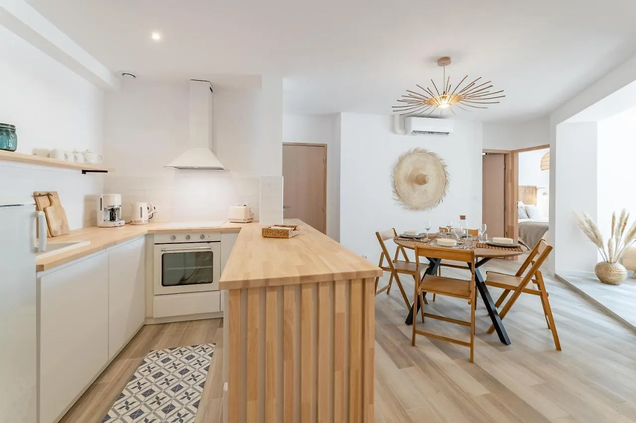 Appartement Le Zòu par Dodo-a-Cassis 0*, Cassis